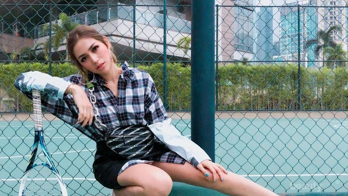 5 Inspirasi Mix and Match Outfit Casual dengan Rok Mini