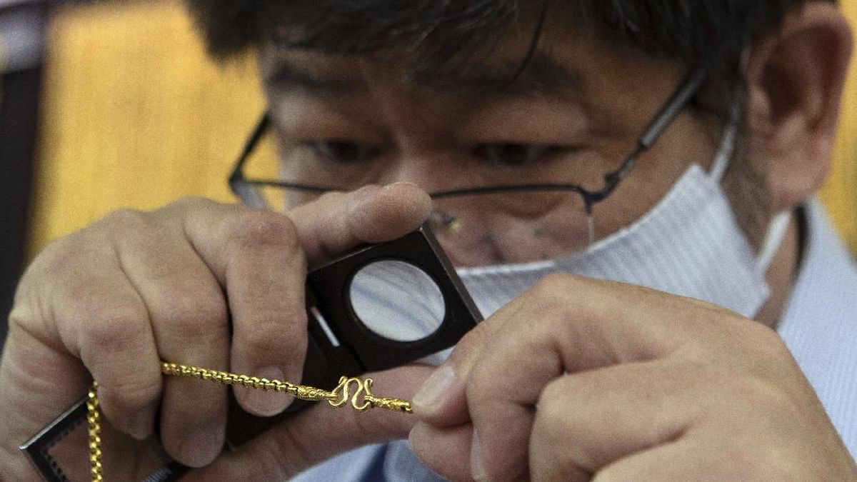 FOTO: Harga Emas Meroket, Warga Thailand Jual Perhiasan