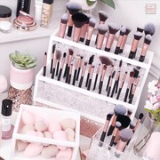 Alat Make Up Berantakan? Lakukan 4 Tips Ini Supaya Tempat Make Up Lebih Rapi