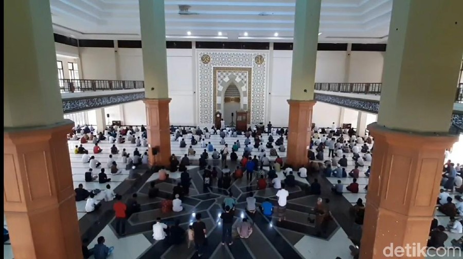 Suasana salat Jumat di Kabupaten Tasikmalaya