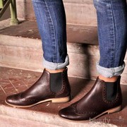 Mulai Dari Formal Hingga Casual, Ide Style Wanita dengan Sepatu Boots Keren Buat Dicoba
