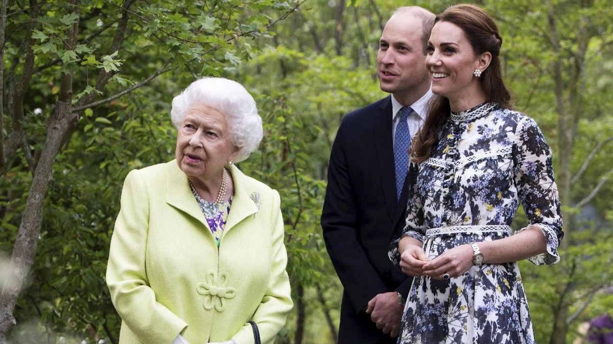 Pangeran William Cerita Dulu Sulit Akrab dengan Ratu Elizabeth