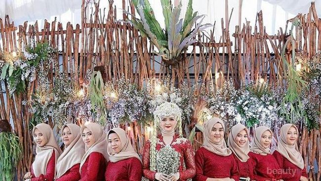 Inspirasi Kombinasi Warna Merah Maroon  untuk Style 