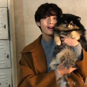 10 Hal Sederhana yang Enggak Pernah Gagal Bikin V BTS Bahagia