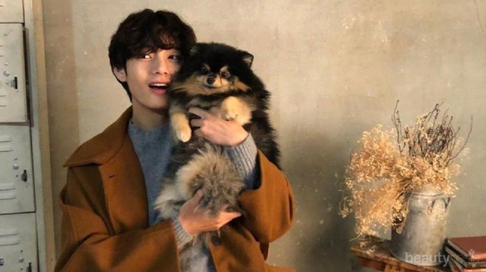 10 Hal Sederhana yang Enggak Pernah Gagal Bikin V BTS Bahagia