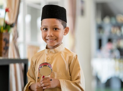 Tips Mengajari Anak Mengelola THR Sejak Dini dalam Islam