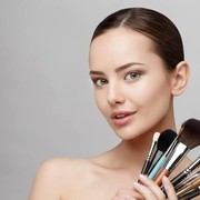 Isi Waktu #Dirumahaja dengan Cobain Tutorial Makeup Kondangan yang Simpel