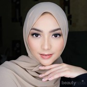 Berbagai Gaya Hijab Segi Empat Hits ala Citra Kirana