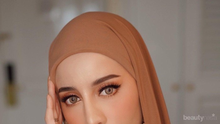 6 Inspirasi Padu Padan Pashmina Warna Coklat ala Influencer