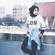 Intip Yuk Gaya Fashion Hoda Katebi, Blogger Muslim yang Jadi Icon Berhijab di AS!