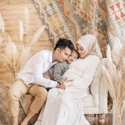 5 Inspirasi Baju Couple Rachel Vennya dan Niko Al Hakim