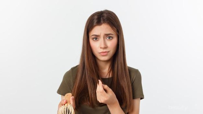 Sedih dengan Rambut yang Terus Menipis? Simak 7 Cara Efektif Mengatasinya!