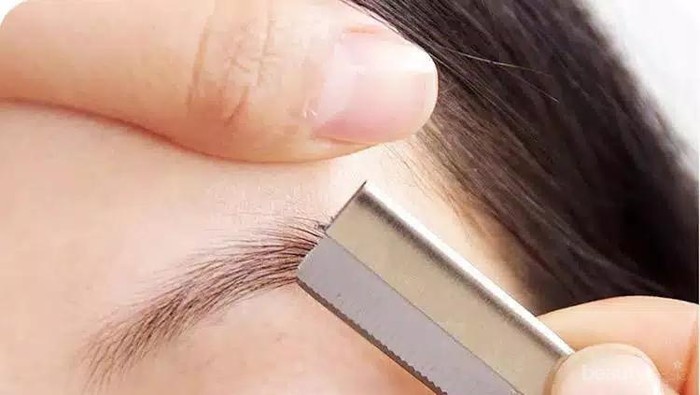 Sering Disepelekan, Inilah Efek Samping Mencukur Alis!