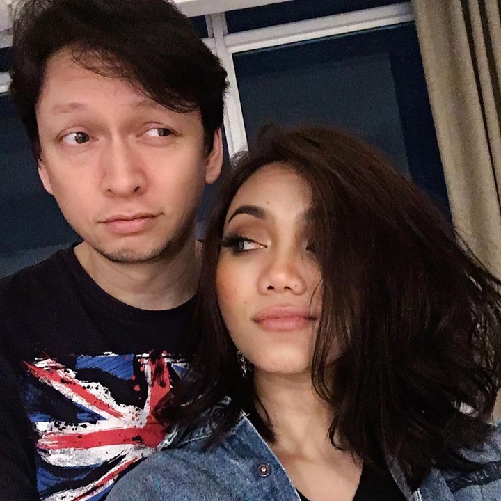 <p>Keduanya kini menetap di Indonesia, Bunda. (Foto: Instagram @rinanose16)</p>
