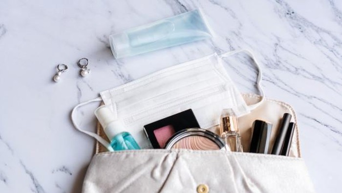 Tips Mencegah Penyebaran Virus melalui Produk Kecantikan