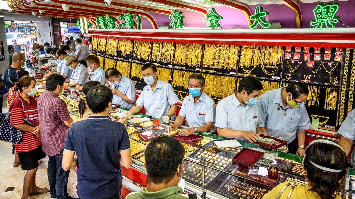 FOTO: Harga Emas Meroket, Warga Thailand Jual Perhiasan