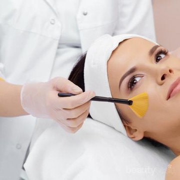 img-title Awas! Jangan Lakukan Treatment Kecantikan Ini di Rumah Karena Berbahaya