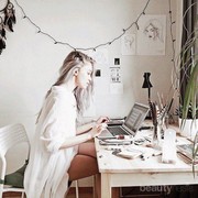 Merasa Bosan Selama WFH? Ini Cara Untuk Meningkatkan Mood Kerja Selama di Rumah