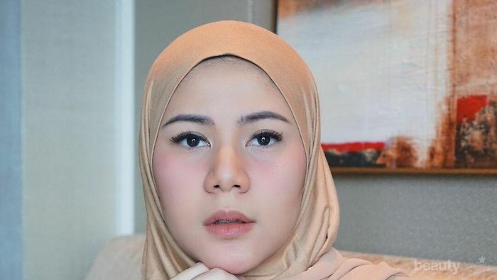 5 Gaya Hijab Cynthia Ramlan, Simpel Buat Ibu Hamil