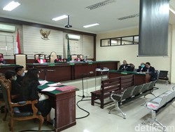 Korupsi Jasmas Rp 5 M, Dua Eks Anggota DPRD Surabaya Divonis 18 Bulan Penjara