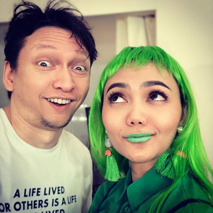<p>Sama-sama bersifat humoris, enggak heran netizen menyebut keduanya makin mirip. (Foto: Instagram @rinanose16)</p>