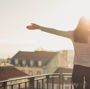 Perlu Nggak Sih Memakai SPF Saat Work From Home? Simak Ulasannya!