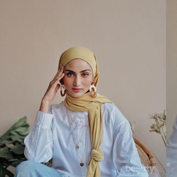 Gak Bikin Gerah, 5 Bahan Hijab yang Nyaman Digunakan untuk Wisuda