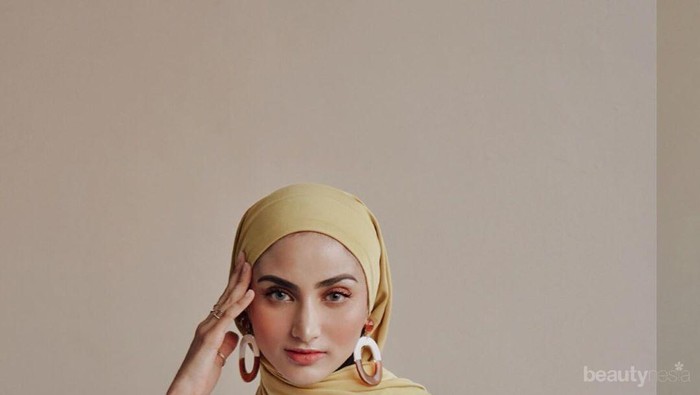 Gak Bikin Gerah, 5 Bahan Hijab yang Nyaman Digunakan untuk Wisuda