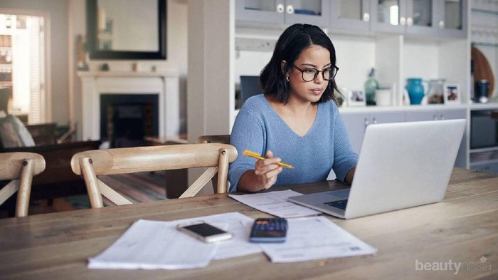Tips Makeup Untuk WFH Agar Tidak Dekil Saat Conference Call Tips Makeup Untuk WFH Agar Tidak Dekil Saat Conference Call
