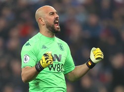 Kocaknya Pepe Reina, Itu Kepalanya Bukan Telur