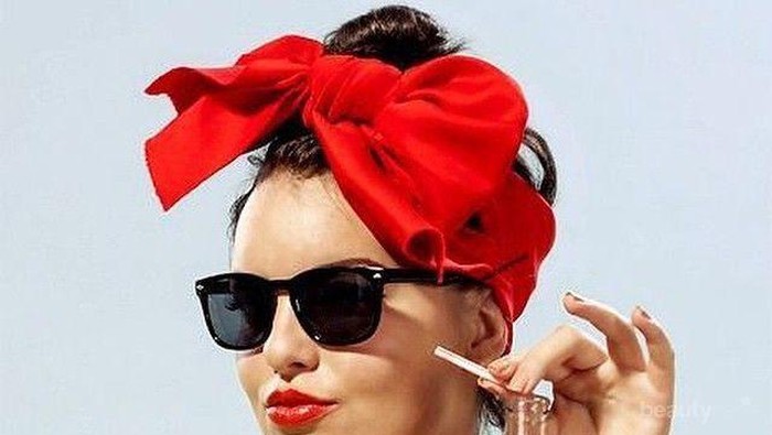 Selain Terlihat Keren, Ini Manfaat Lain Memakai Kacamata Hitam