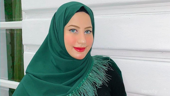 Gaya Hijab Simple & Berkelas Tasyi, Kembaran Tasya Farasya yang Jago Masak