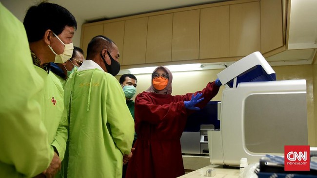 Laboratorium Polymerase Chain Reaction (PCR) pertama untuk Covid-19 di Rumah Sakit (RS) Universitas Sumatera Utara (USU), Jalan Dr Mansyur Medan resmi beroperasi, Jumat (17/4). Bantuan Kementerian Kesehatan (Kemenkes) ini diharapkan dapat mempercepat pengujian Covid-19.