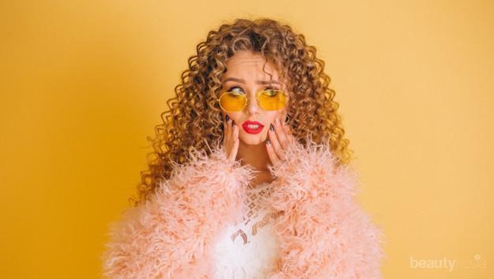 Punya Rambut Keriting? Kamu Wajib Tahu 6 Tips untuk Merawatnya