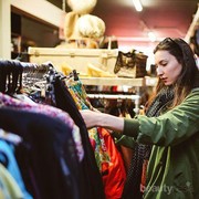 Mau Dapat Keuntungan dari Berjualan Baju Secondhand? Coba Lakukan 4 Tips Jitu Ini!