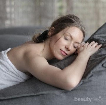 Hati-Hati, Ternyata 5 Kebiasaan Saat Tidur Ini Bisa Merusak Rambutmu, Lho!