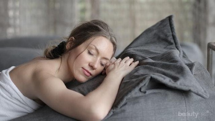 Hati-Hati, Ternyata 5 Kebiasaan Saat Tidur Ini Bisa Merusak Rambutmu, Lho! Hati-Hati, Ternyata 5 Kebiasaan Saat Tidur Ini Bisa Merusak Rambutmu, Lho!