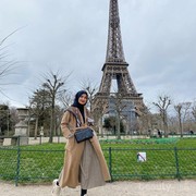 5 Gaya Hijab Sederhana Shireen Sungkar Liburan di Eropa, Tetap Cantik dan Santun