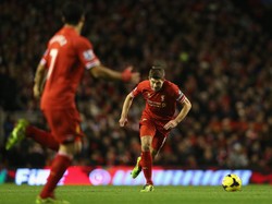 Steven Gerrard Lebih Senang Main Bareng Owen, Torres atau Suarez?