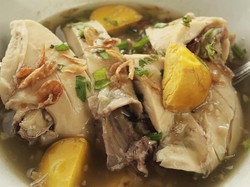 Sop Ayam Pak Min Sediakan 15 Topping untuk Kepuasan Pelanggan