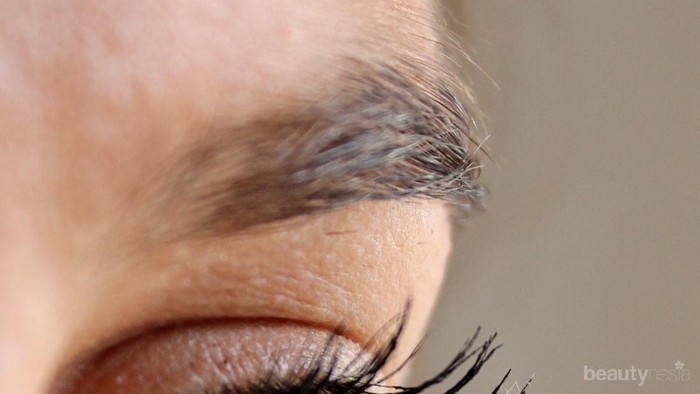 4 Manfaat dan Efek Samping Serum Bulu Mata Ini Perlu Kamu Tahu