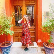 Berikut Inspirasi Floral Dress untuk ke Kantor, Simak Yuk!