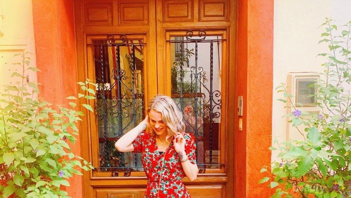 Berikut Inspirasi Floral Dress untuk ke Kantor, Simak Yuk!