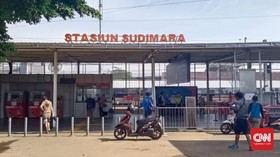 PSBB di Tangsel: Jalan Tutup, Stasiun Sepi Namun Pasar Ramai