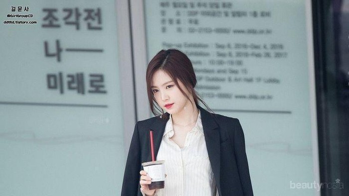 7 Inspirasi Office Look agar Gaya Ngantor Kamu Gak Monoton!