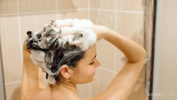 Khusus untuk Rambut Tipis, Kandungan 4 Bahan Aktif Ini Harus Ada Dalam Shampoo!