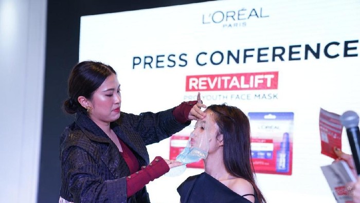 Baru Nih! Serum Face Mask L'Oreal Paris Bikin Cerah dan Tampak Muda dalam 15 Menit!