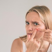 Jangan Sembarangan Pencet! Ini Perbedaan Jerawat Batu dan Jerawat Biasa