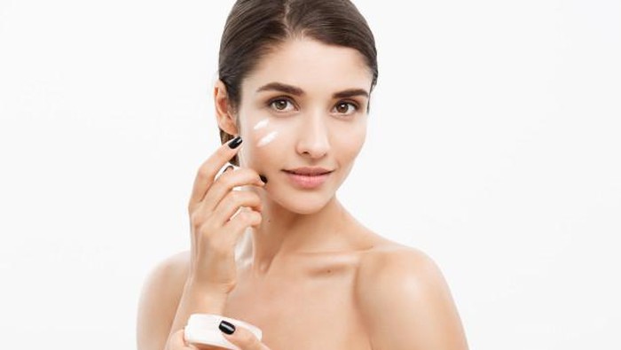 Gak Cuma Breakout, Ini Tanda Kulit Kamu Tidak Cocok dengan Skincare yang Dipakai