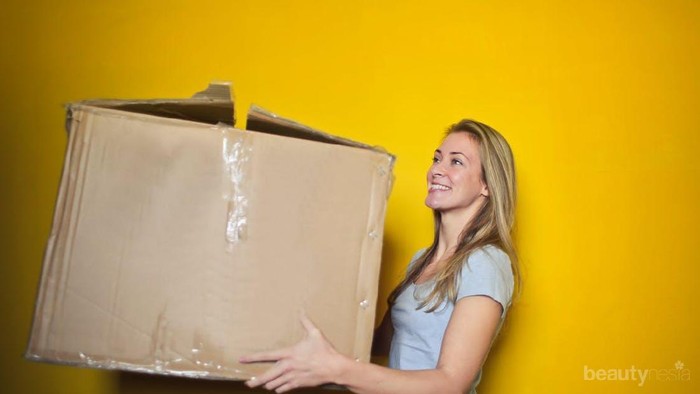 Bagaimana Cara Tetap Aman Menerima Barang dari Kurir Saat Physical Distancing?